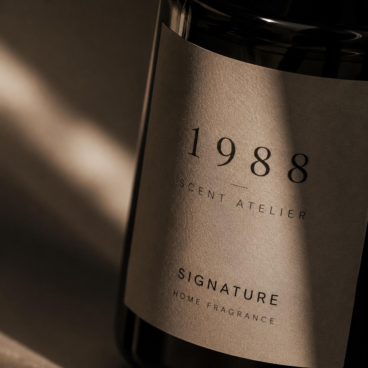 Macro detail of the 1988 Scent Atelier Signature label